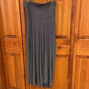 Motherhood Maternity Navy/White Diagonal Stripes Rayon/Spandex Maxi Skirt EUC M